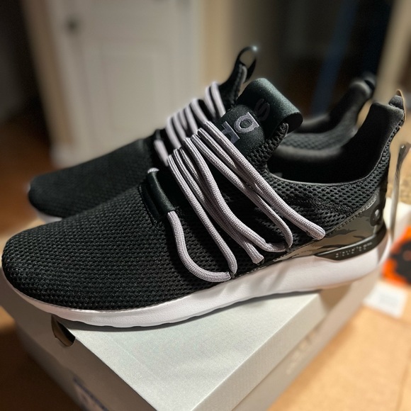 Adidas mens sneaker slip on size 11 black - Picture 1 of 4